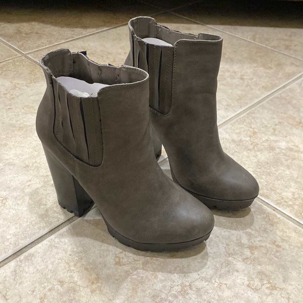 Heeled booties